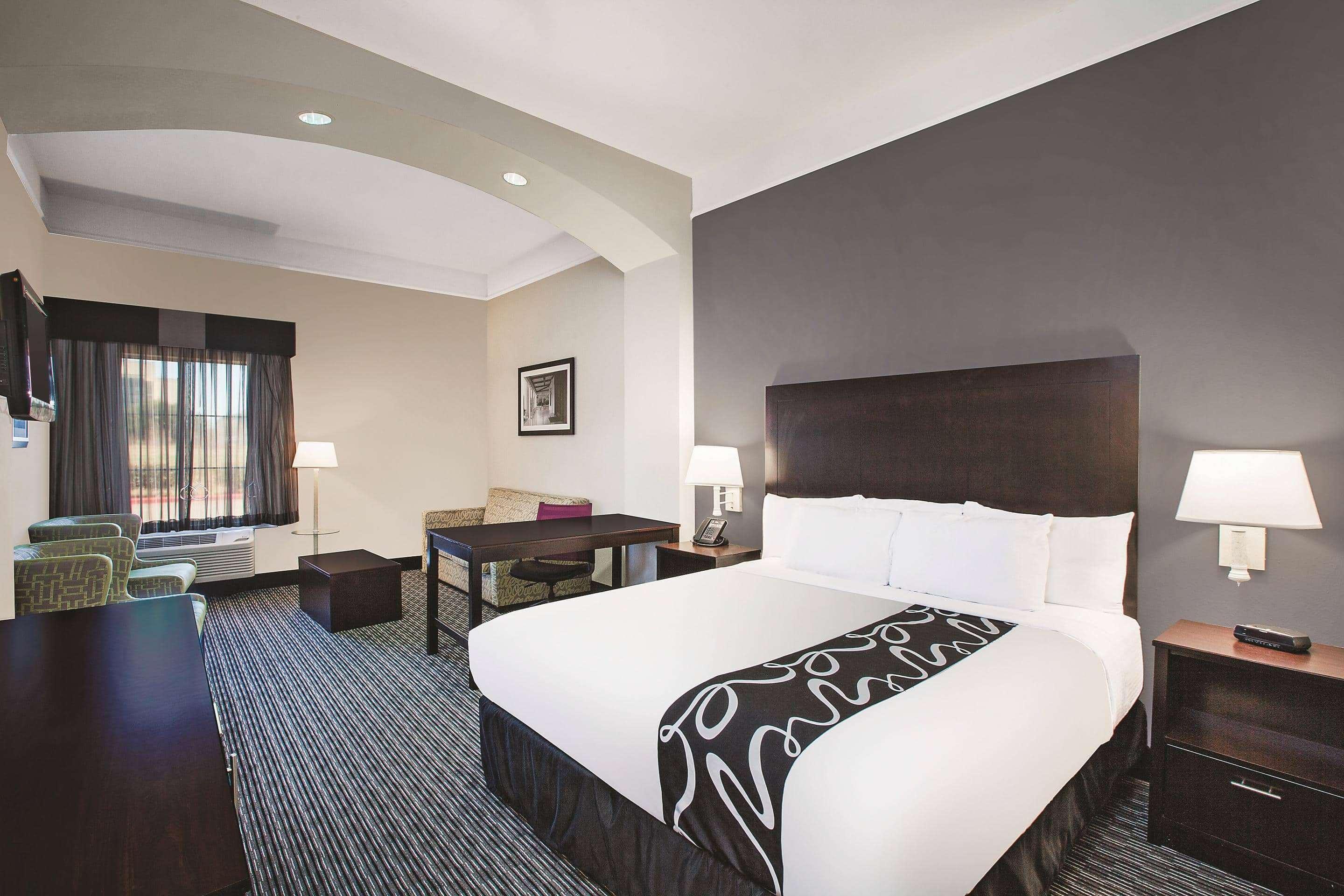 La Quinta By Wyndham Beaumont West Hotell Exteriör bild
