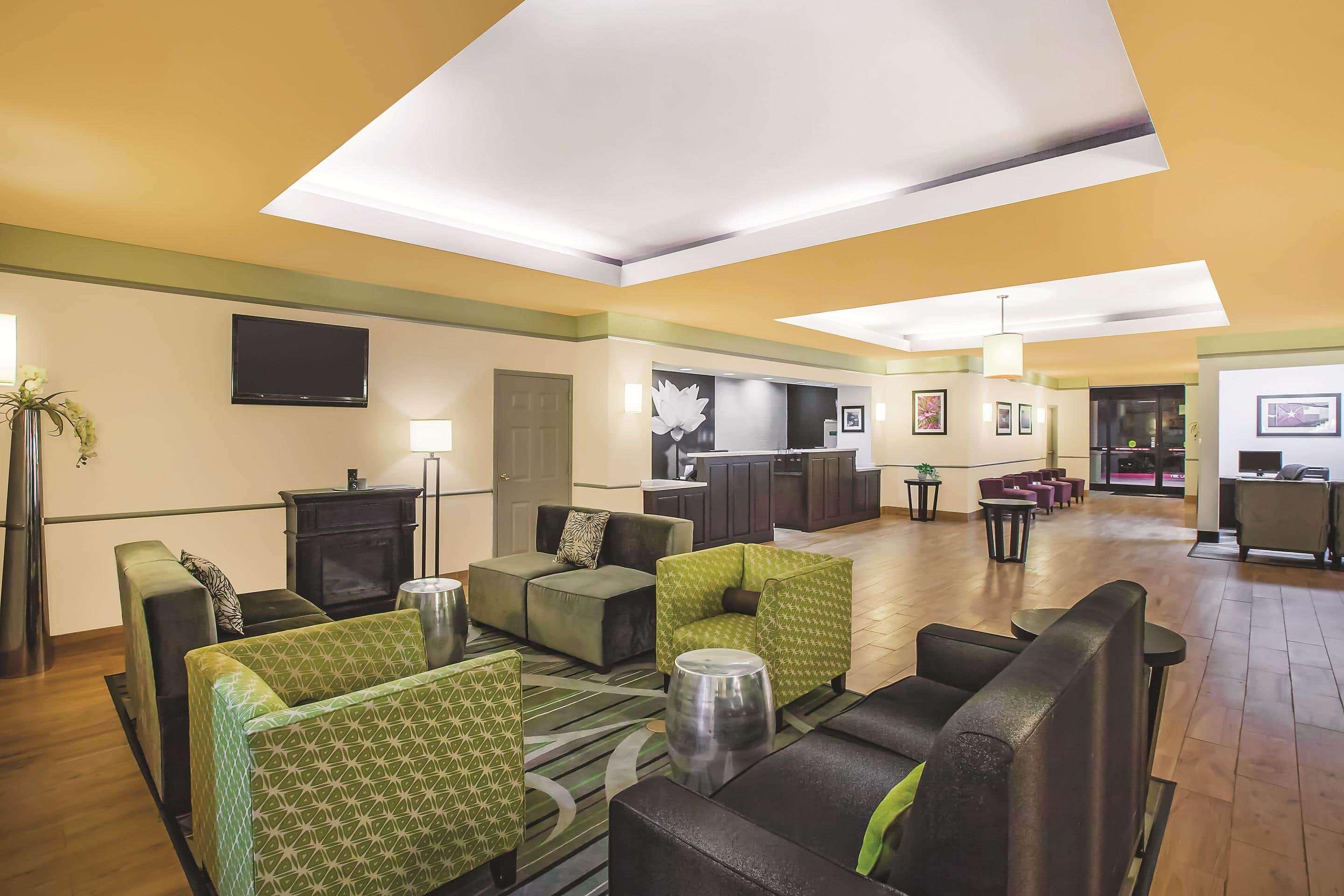 La Quinta By Wyndham Beaumont West Hotell Exteriör bild